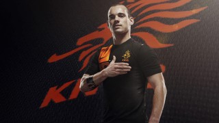 竟彩网首页|意甲半场风云，佛罗伦萨三球领先乌迪内斯，奥科耶染红下场，古德蒙德松世界波定乾坤