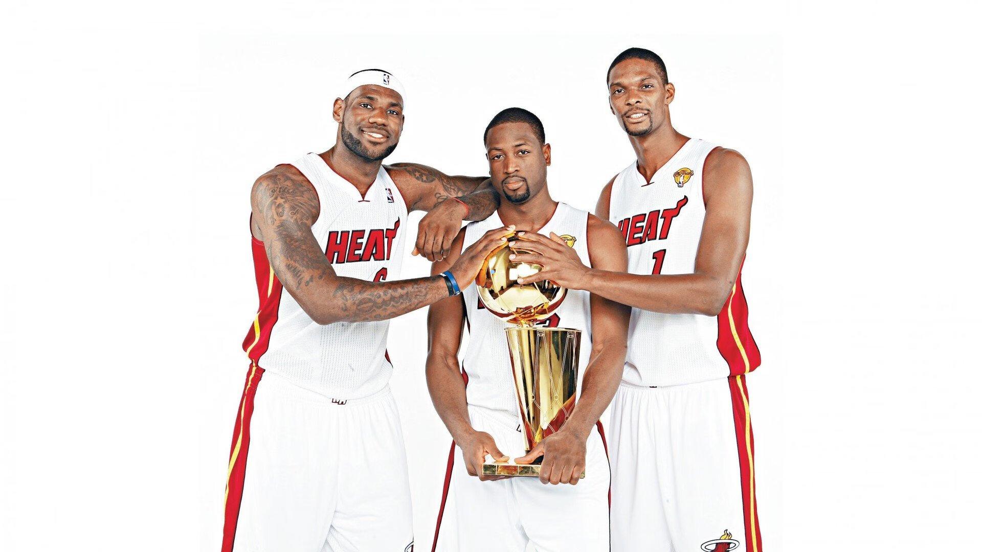 UFC格斗之夜前瞻，轻量级新贵萨鲁基安与悍将霍克赛前称重 对视火药味十足