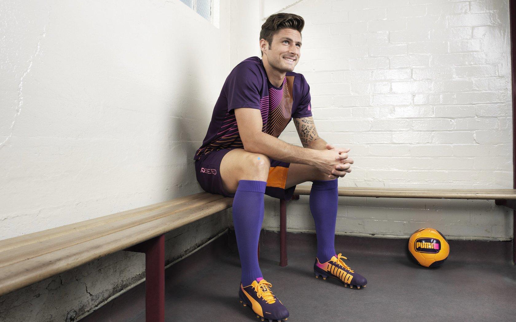 曼联重启梅努续约谈判，卡塞米罗离队催生中场重组计划